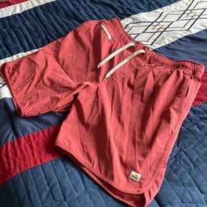 Vuori Men’s Banks short red Large